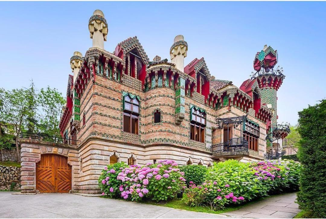 Chalet En Комильяс Экстерьер фото